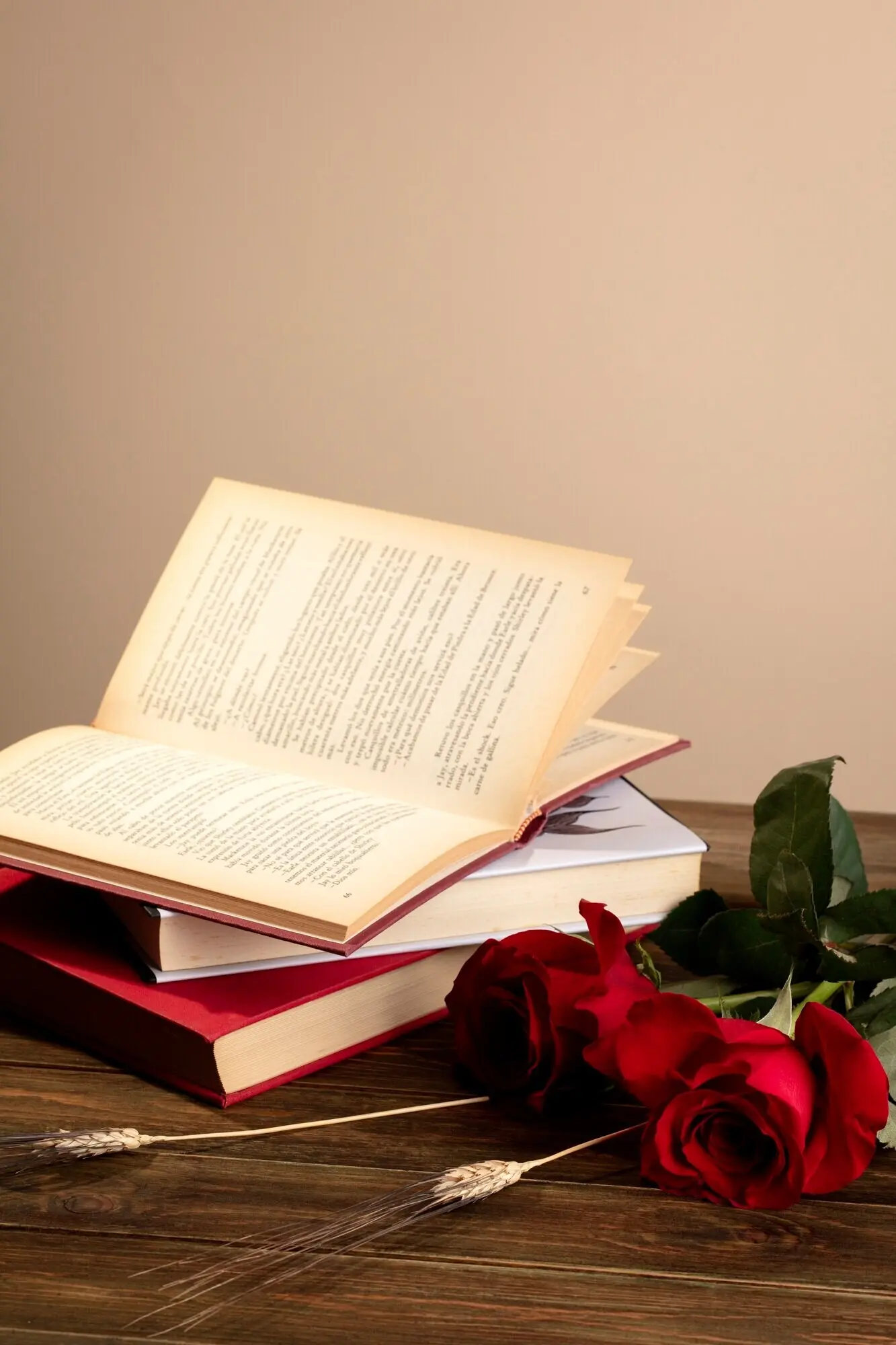 Натюрморт на тему Сант Жорди к Дню книг и роз.